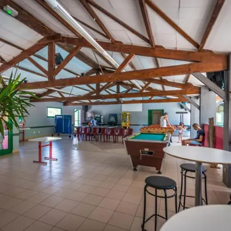 Mobil-home Confortable Avec Terrasse Pour 5 Personnes - Api-1-52-916 * Saint-Rome-de-Tarn