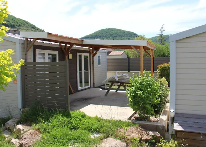 Kemping Mobil-home Confortable Avec Terrasse Pour 5 Personnes - Api-1-52-916